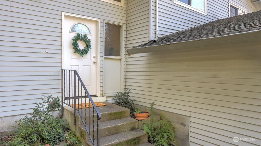 Photo of 15911 SE 178th Court, Renton, WA 98058 (MLS # 2041538)