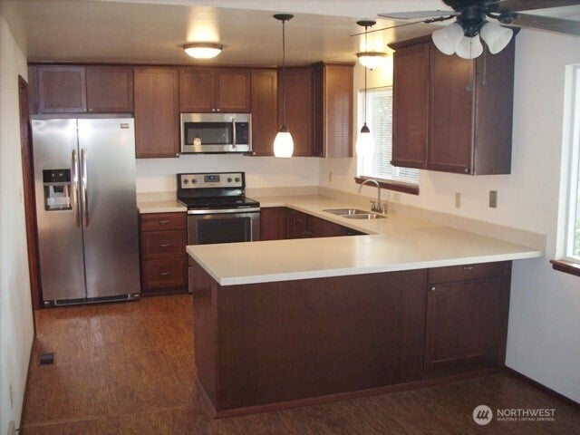 1911 Willow Lane W