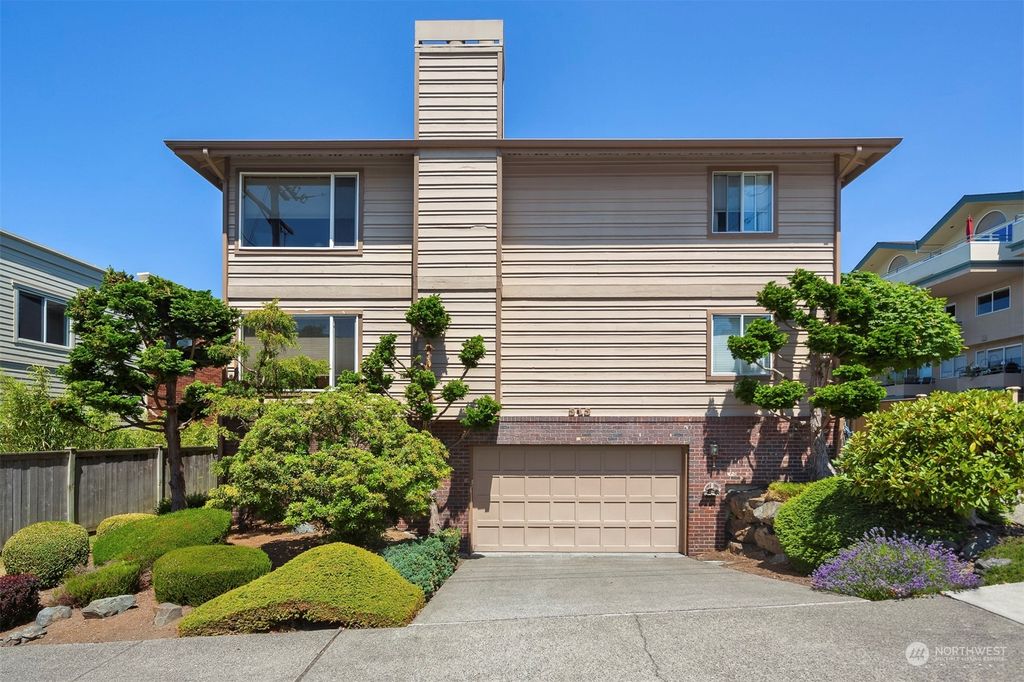 Photo of 515 Walnut Street #4, Edmonds, WA 98020 (MLS # 2134946)