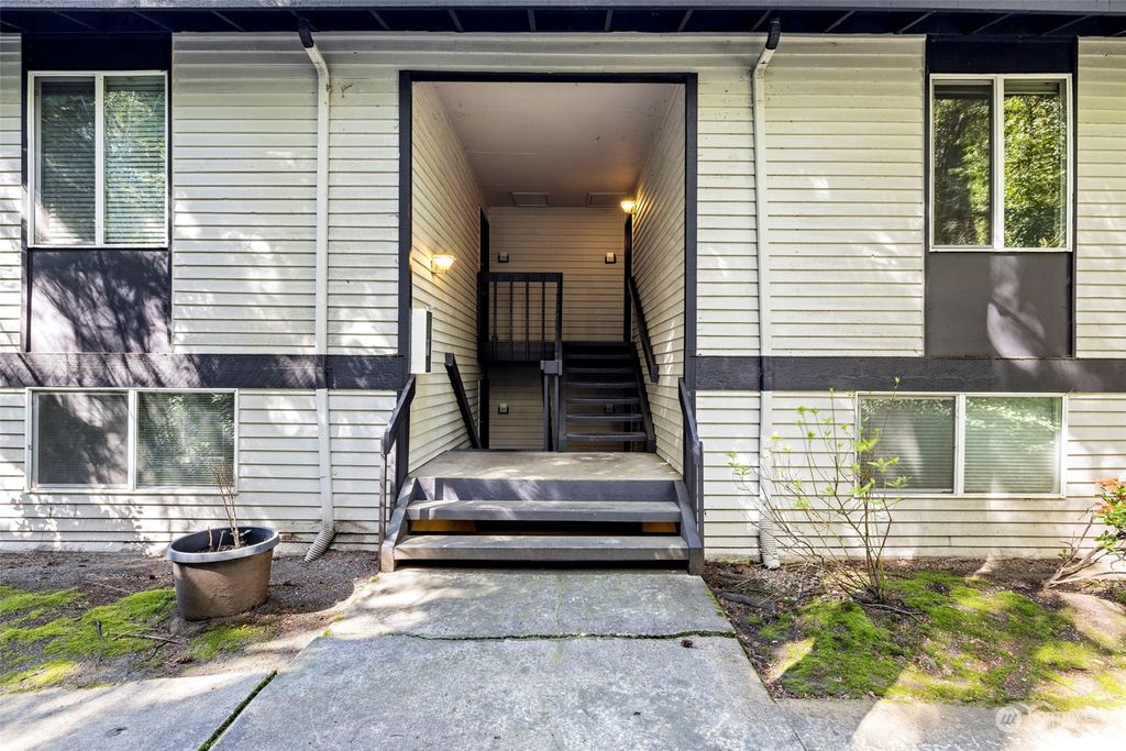 Photo of 430 Bellevue Way SE #203, Bellevue, WA 98004 (MLS # 2221331)