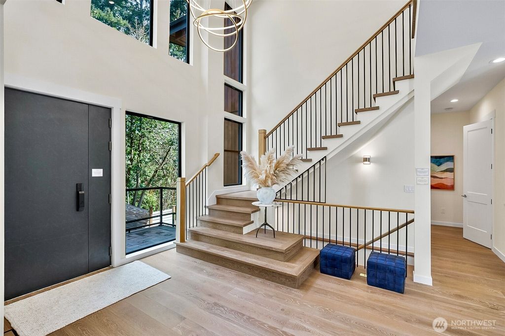 Photo of 10823 SE 12th Street, Bellevue, WA 98004 (MLS # 2493248)