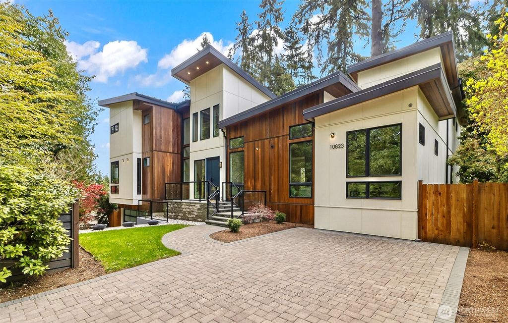 Photo of 10823 SE 12th Street, Bellevue, WA 98004 (MLS # 2493248)