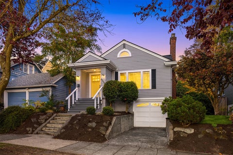Photo of 6250 28th Avenue NE, Seattle, WA 98115 (MLS # 2593520)