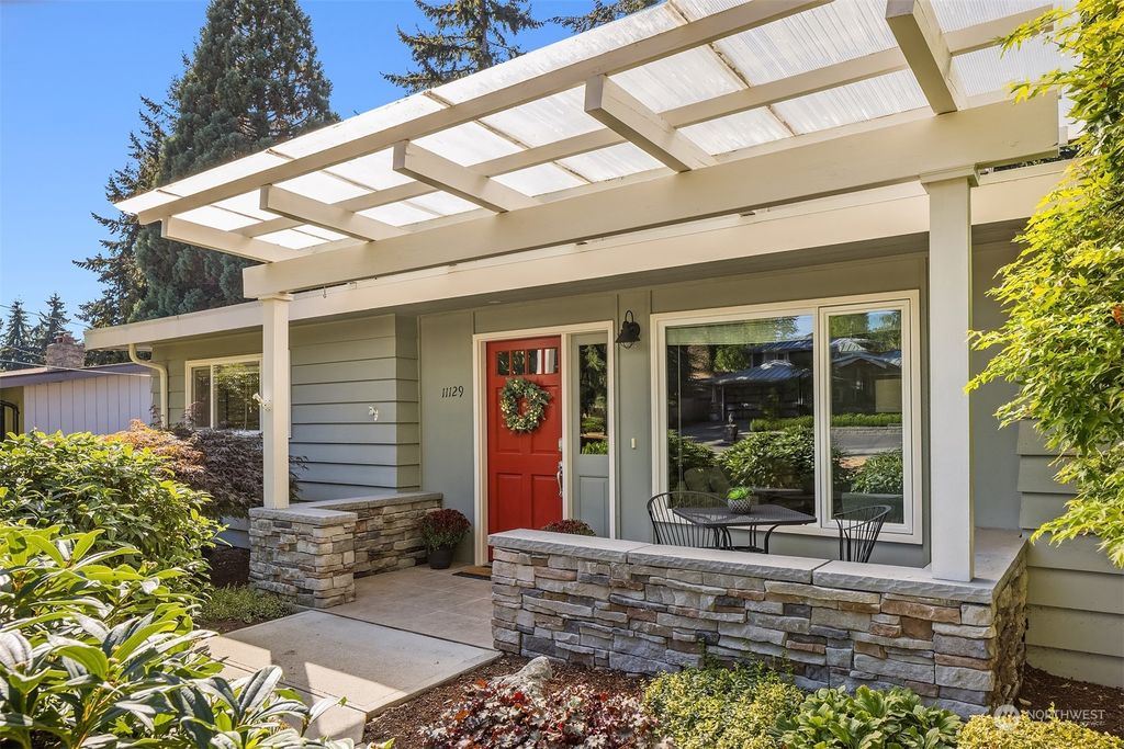 Photo of 11129 105 Avenue NE, Kirkland, WA 98033 (MLS # 1998279)