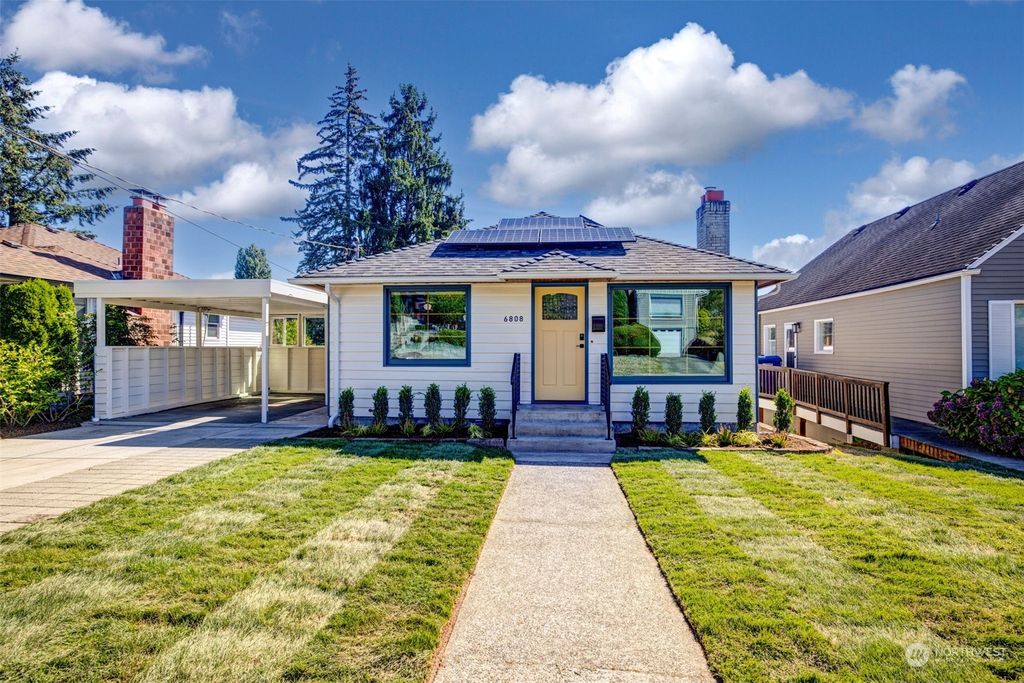 Photo of 6808 37th Avenue NE, Seattle, WA 98115 (MLS # 2277789)