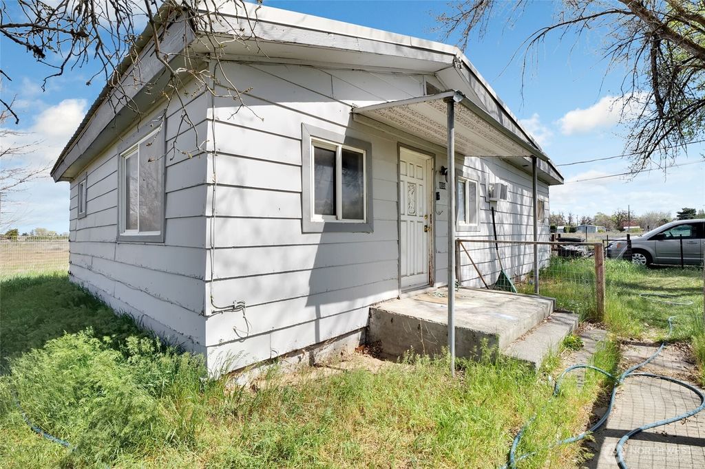Photo of 9550 Maple Drive NE, Moses Lake, WA 98837 (MLS # 2510773)