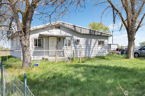 Photo of 9550 Maple Drive NE, Moses Lake, WA 98837 (MLS # 2510773)