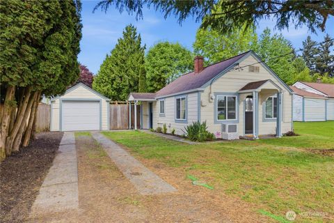 Photo of 108 8th Street NW, Puyallup, WA 98371 (MLS # 2526172)