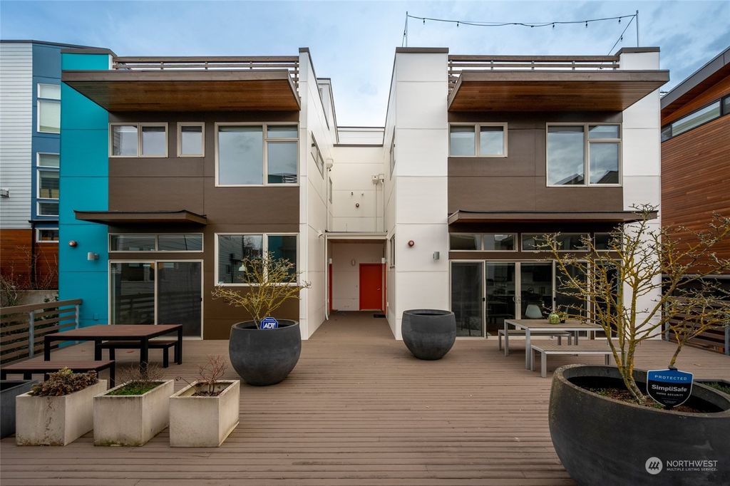 Photo of 918 14th Avenue #D, Seattle, WA 98122 (MLS # 2227308)