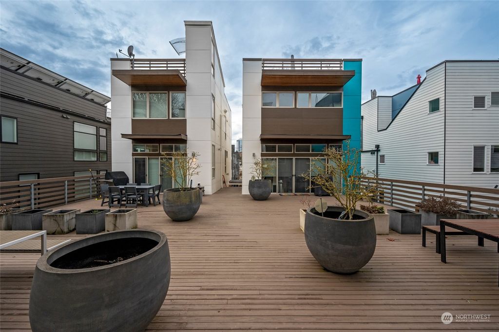 Photo of 918 14th Avenue #D, Seattle, WA 98122 (MLS # 2227308)