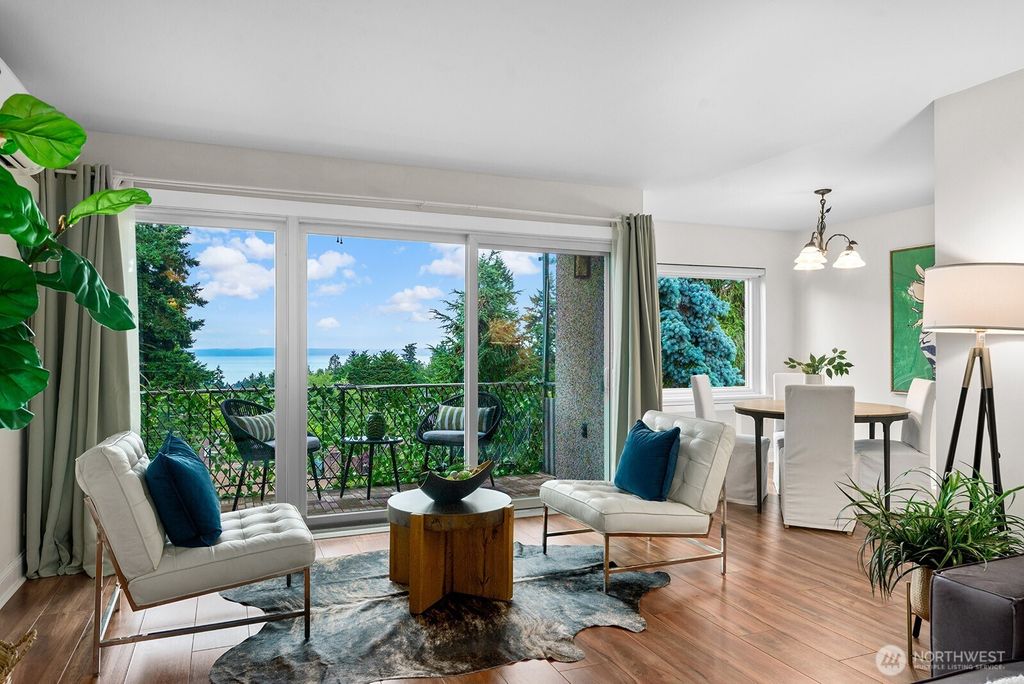 Photo of 11515 Greenwood Avenue N #B, Seattle, WA 98133 (MLS # 2375101)