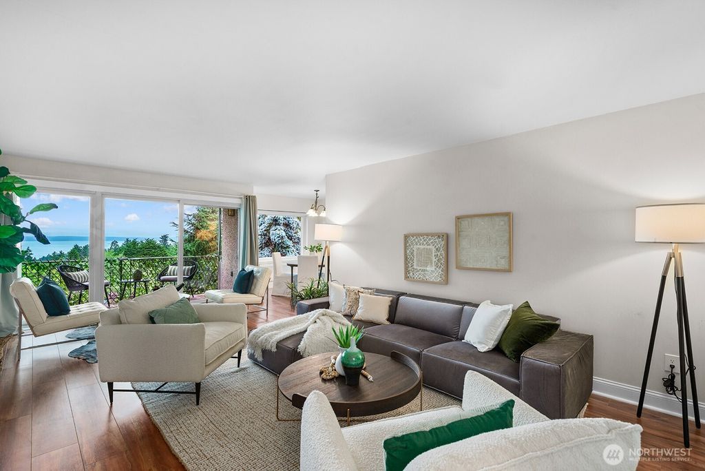 Photo of 11515 Greenwood Avenue N #B, Seattle, WA 98133 (MLS # 2375101)