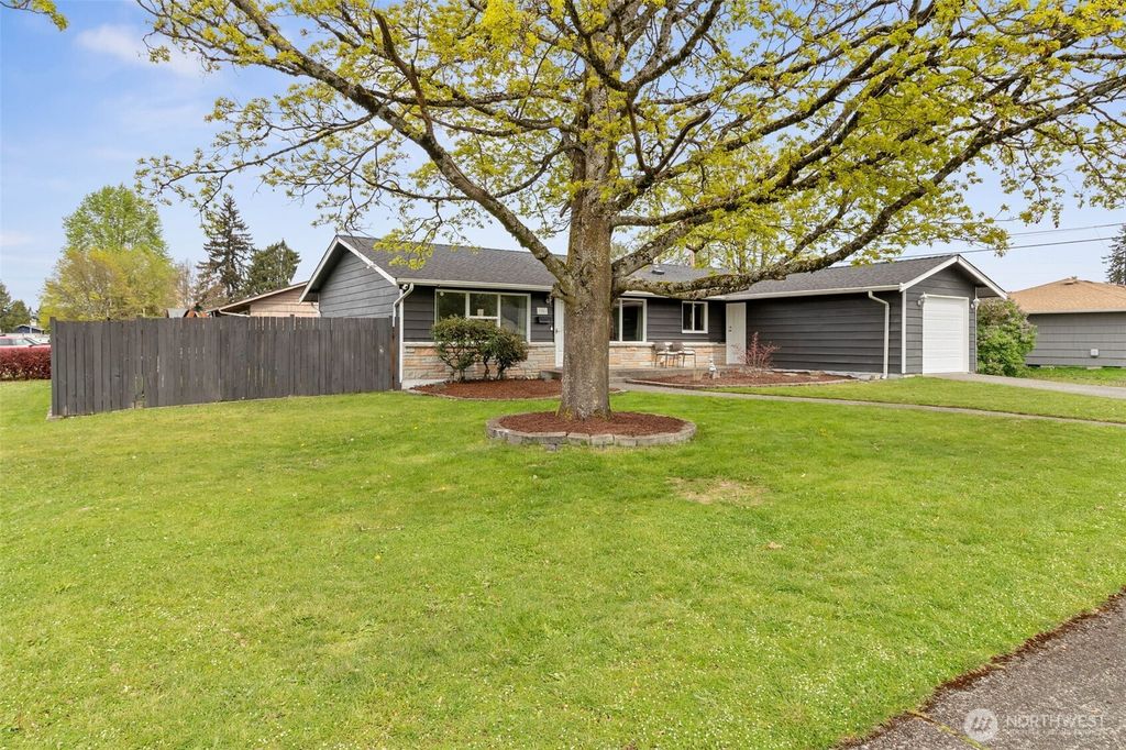 Photo of 1001 19th Street SE, Auburn, WA 98002 (MLS # 2512164)