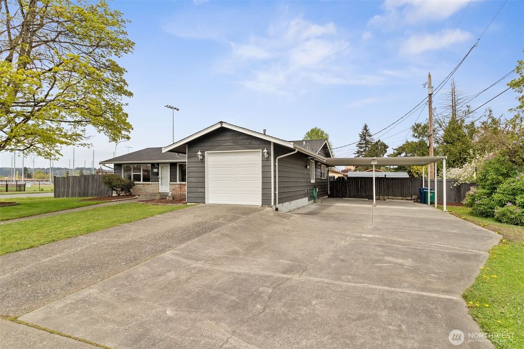 Photo of 1001 19th Street SE, Auburn, WA 98002 (MLS # 2512164)