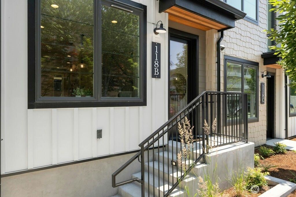 Photo of 118 B 2nd Street S, Kirkland, WA 98033 (MLS # 2394213)