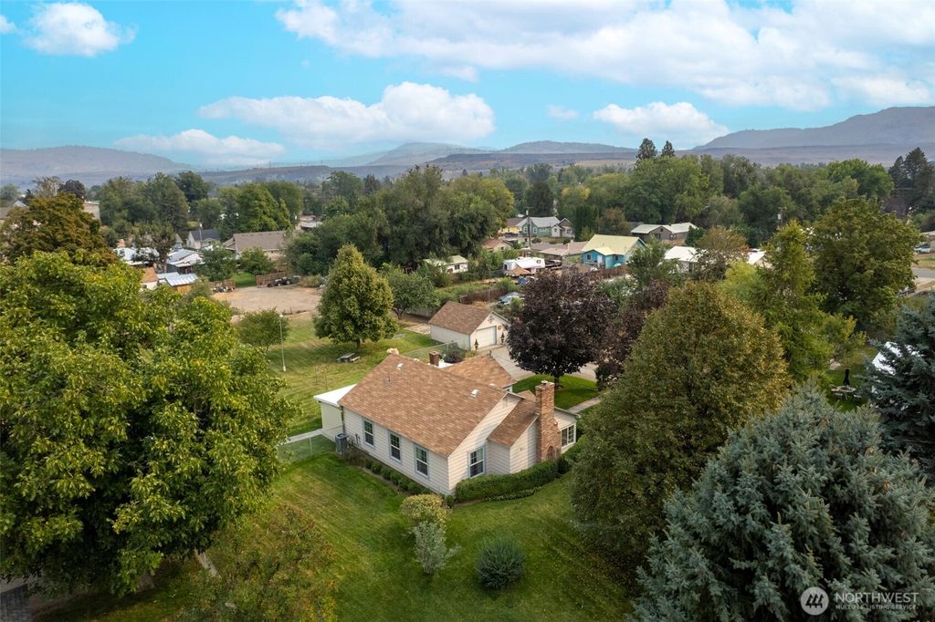 Photo of 211 S Granite Street, Omak, WA 98841 (MLS # 2475398)