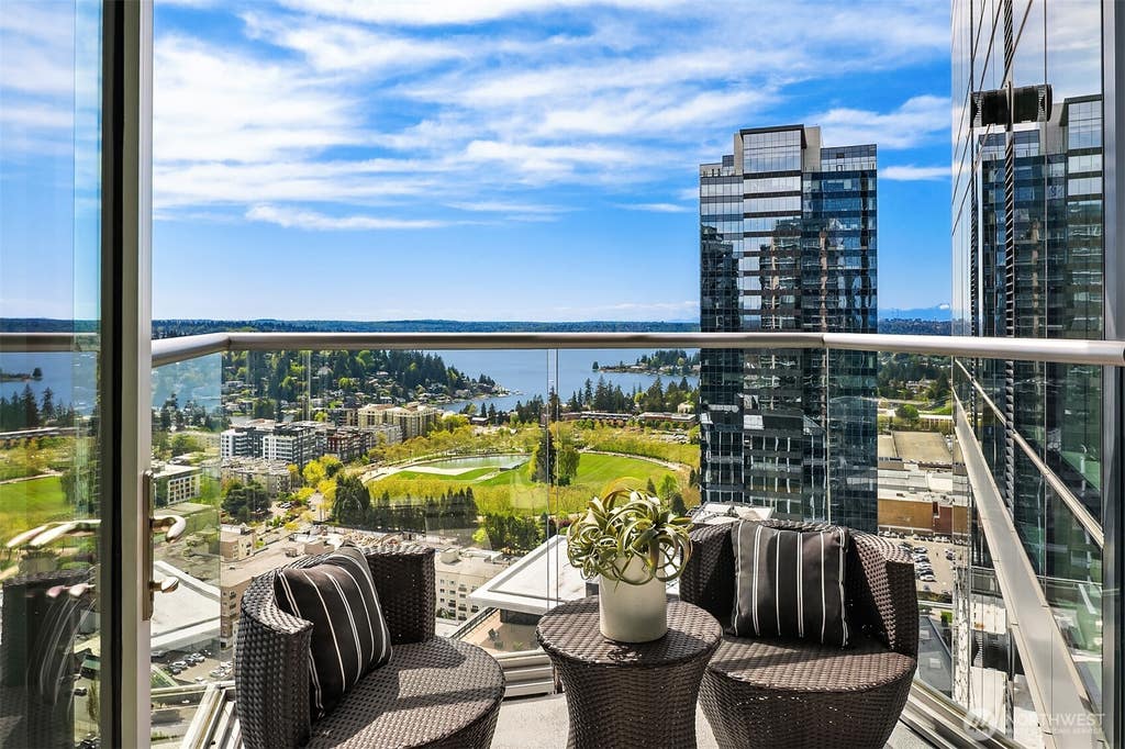 Photo of 500 106th Avenue NE #3211, Bellevue, WA 98004 (MLS # 2550160)