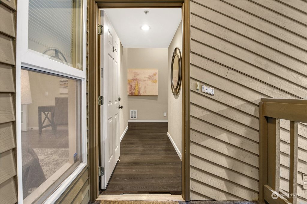 Photo of 202 Mountain Park Boulevard SW #B302, Issaquah, WA 98027 (MLS # 2157028)