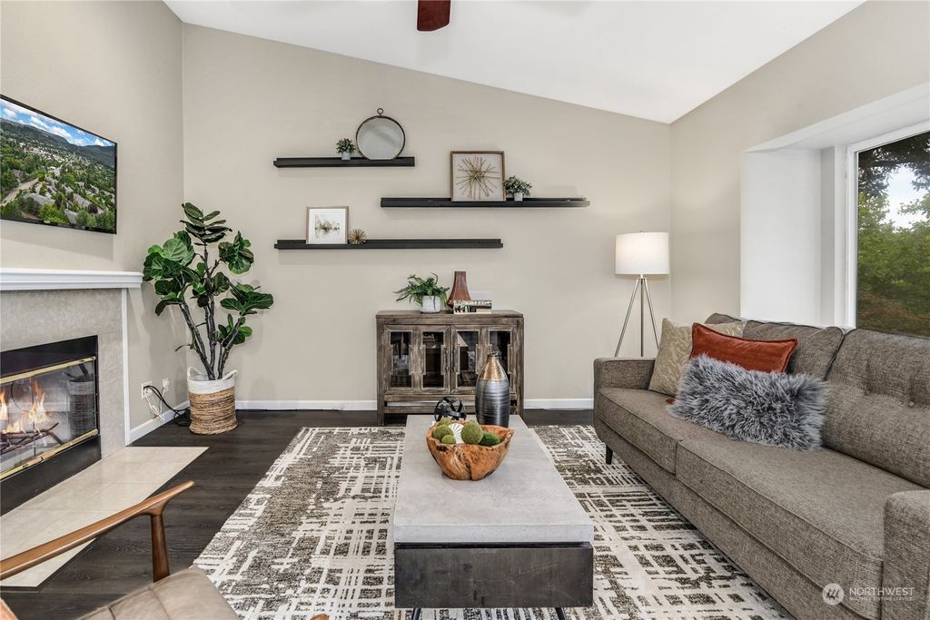Photo of 202 Mountain Park Boulevard SW #B302, Issaquah, WA 98027 (MLS # 2157028)