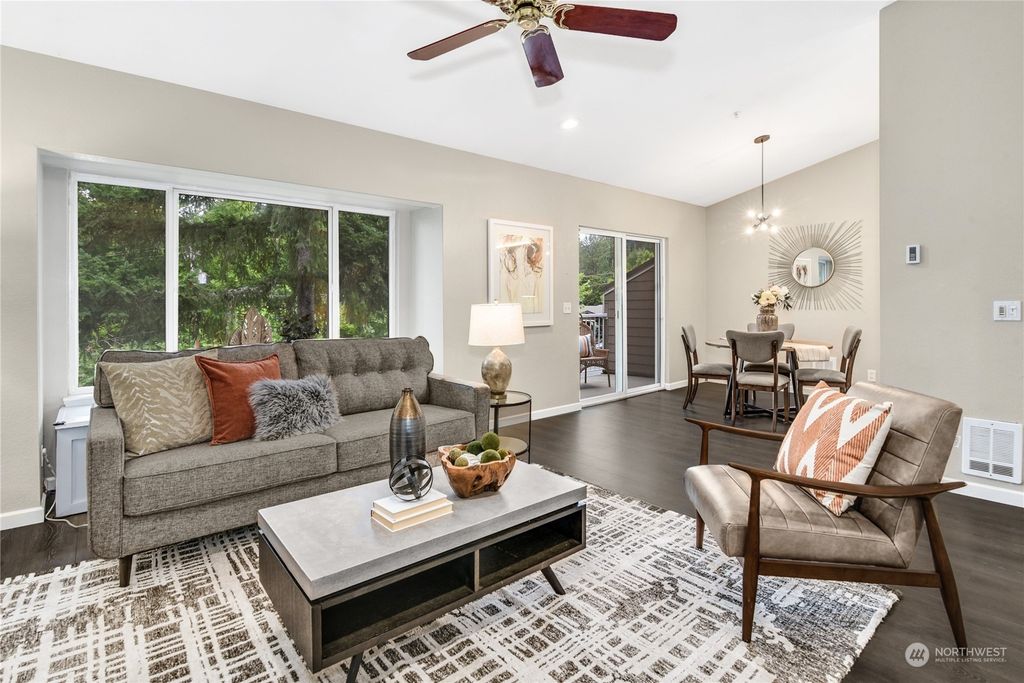 Photo of 202 Mountain Park Boulevard SW #B302, Issaquah, WA 98027 (MLS # 2157028)