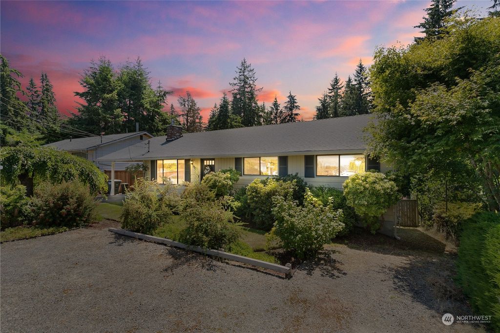 Photo of 5512 Fairview Avenue, Everett, WA 98203 (MLS # 2266356)