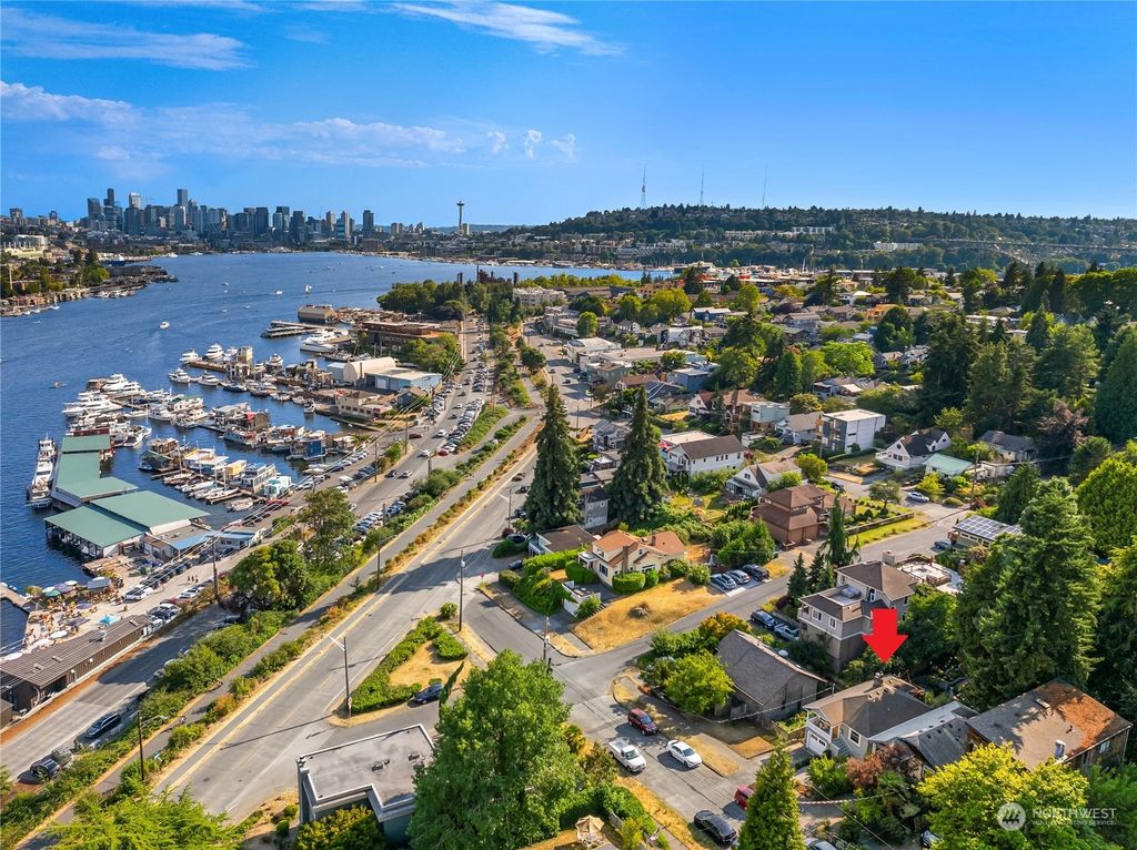 Photo of 3709 Sunnyside Avenue N, Seattle, WA 98103 (MLS # 2266900)