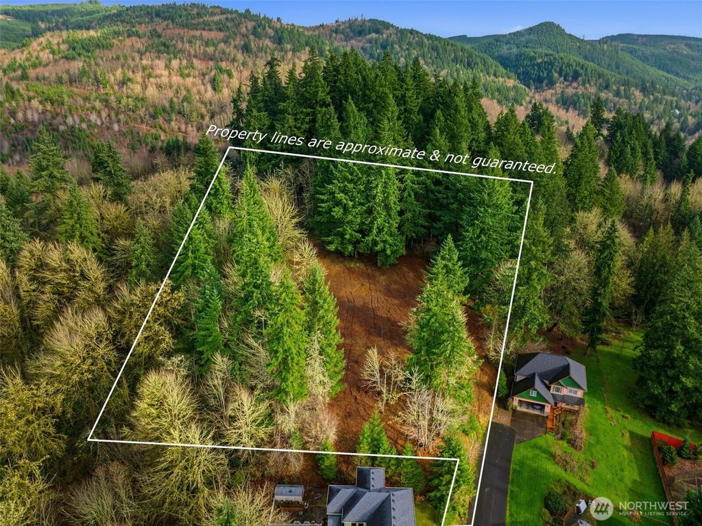 Photo of 945 Edinburgh Court, Kelso, WA 98626 (MLS # 2467003)