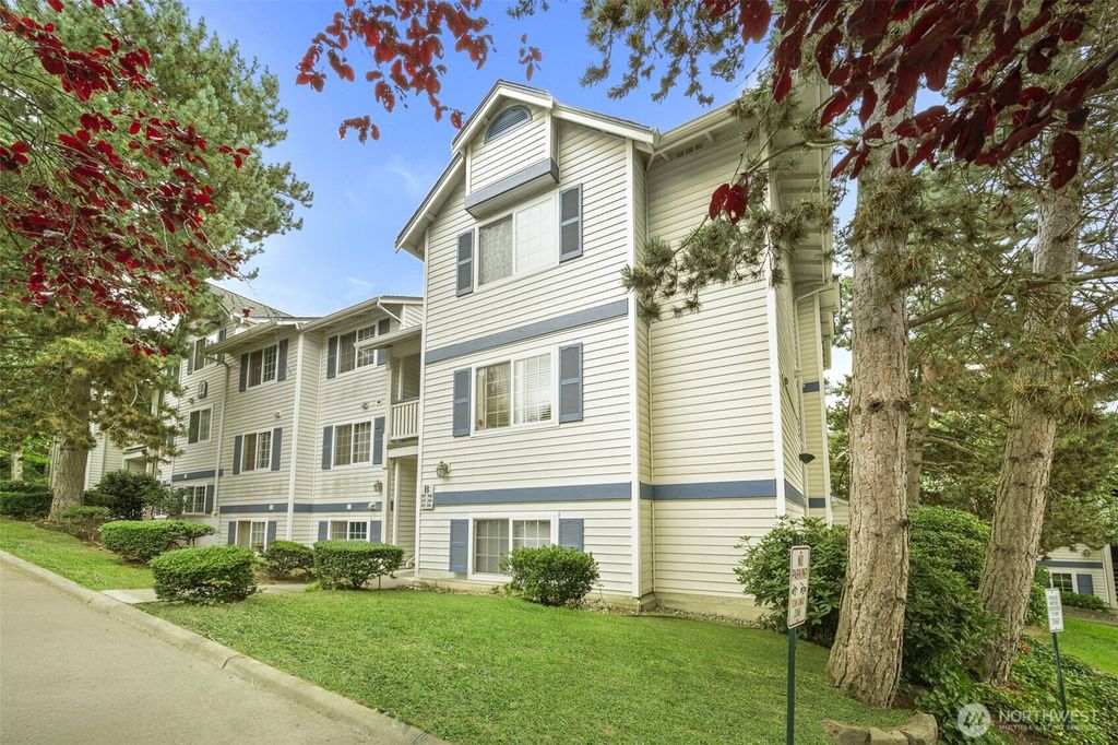 Photo of 949 Aberdeen Ave ne Ave #B104, Renton, WA 98059 (MLS # 2427023)