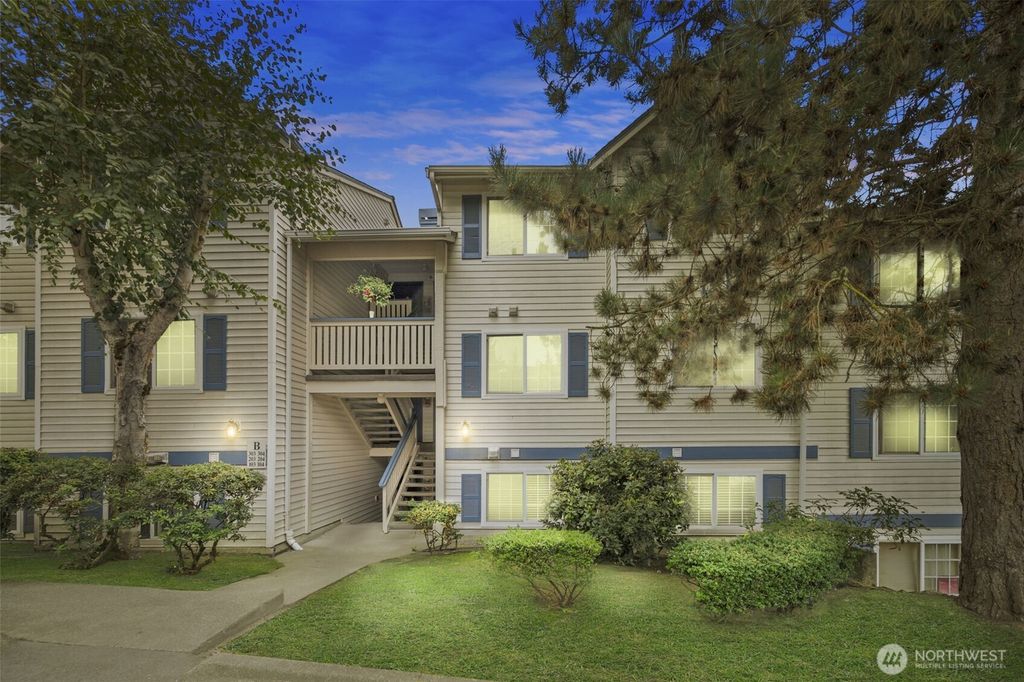 Photo of 949 Aberdeen Ave ne Ave #B104, Renton, WA 98059 (MLS # 2427023)