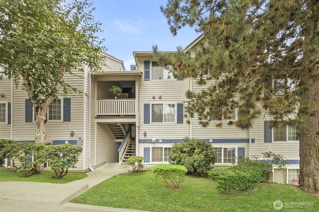 Photo of 949 Aberdeen Ave ne Ave #B104, Renton, WA 98059 (MLS # 2427023)