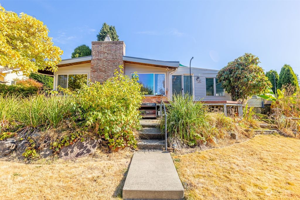 Photo of 10708 Palatine Avenue N, Seattle, WA 98133 (MLS # 2008332)