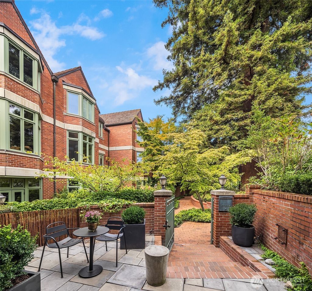 Photo of 905 Harvard Avenue E, Seattle, WA 98102 (MLS # 2439320)