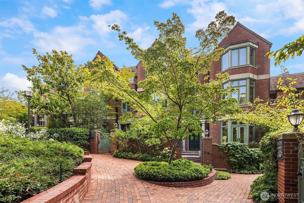 Photo of 905 Harvard Avenue E, Seattle, WA 98102 (MLS # 2439320)