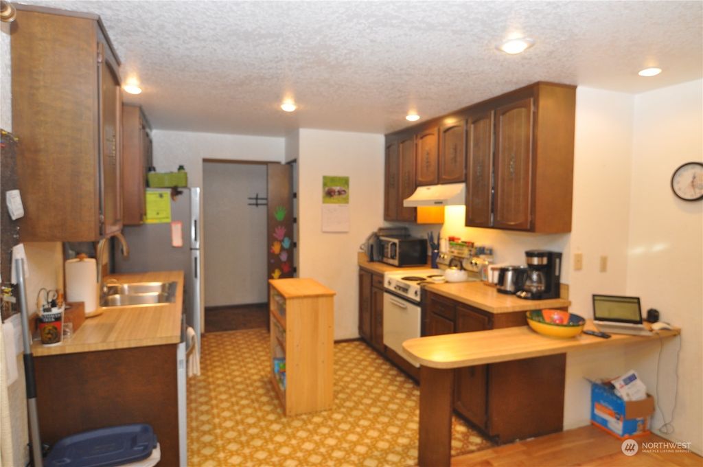 Photo of 15909 175th Avenue NE, Woodinville, WA 98072 (MLS # 2292798)