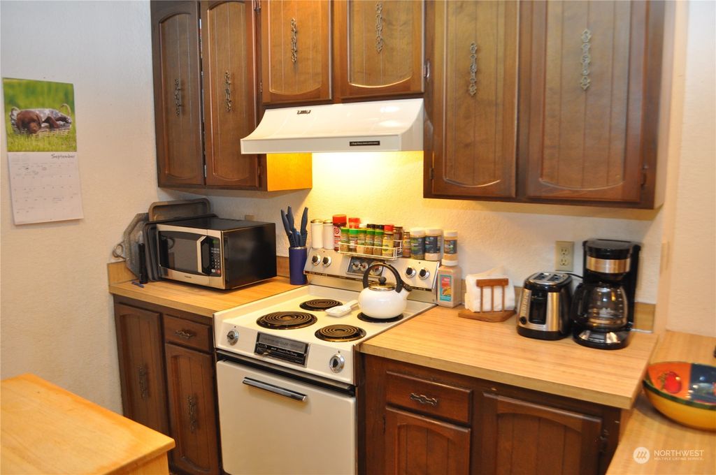 Photo of 15909 175th Avenue NE, Woodinville, WA 98072 (MLS # 2292798)