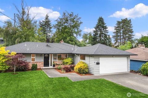 Photo of 9712 SE 41st ST, Mercer Island, WA 98040 (MLS # 2525349)
