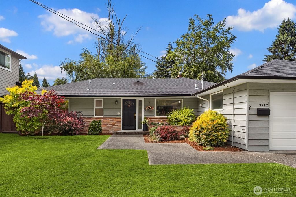 Photo of 9712 SE 41st ST, Mercer Island, WA 98040 (MLS # 2525349)