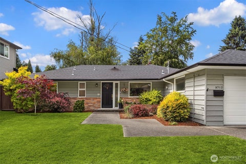 Photo of 9712 SE 41st ST, Mercer Island, WA 98040 (MLS # 2525349)