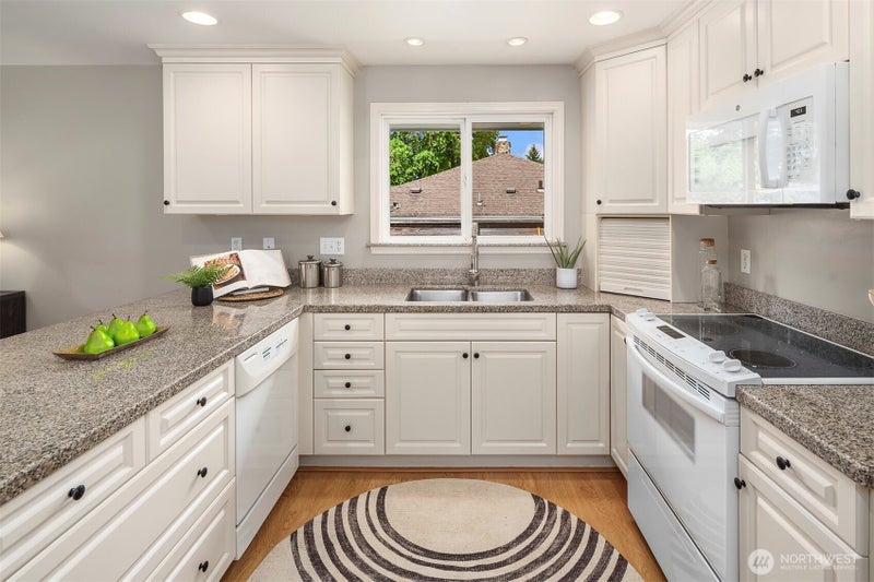 9712 SE 41st