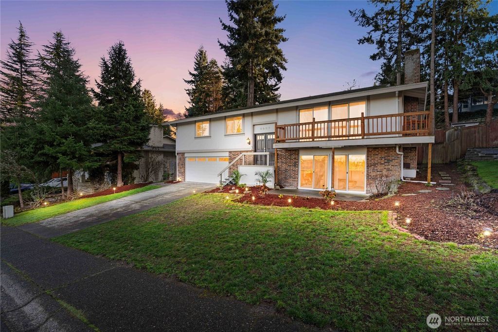 Photo of 3907 SW 328th St St, Federal Way, WA 98023 (MLS # 2508164)