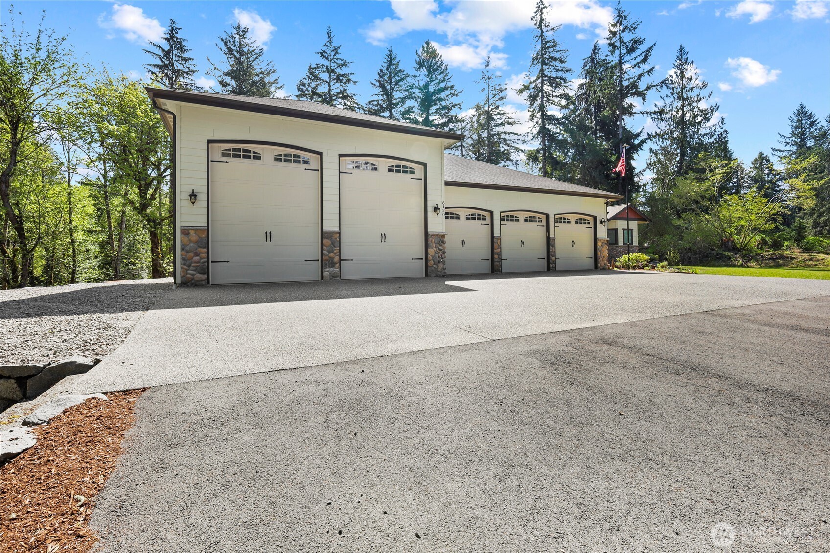 6120 Lake St Clair SE