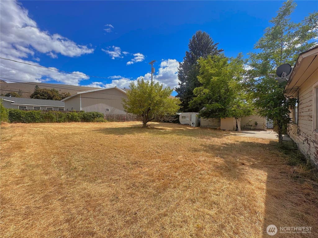 Photo of 1027 Camas Street, Coulee Dam, WA 99116 (MLS # 2532448)