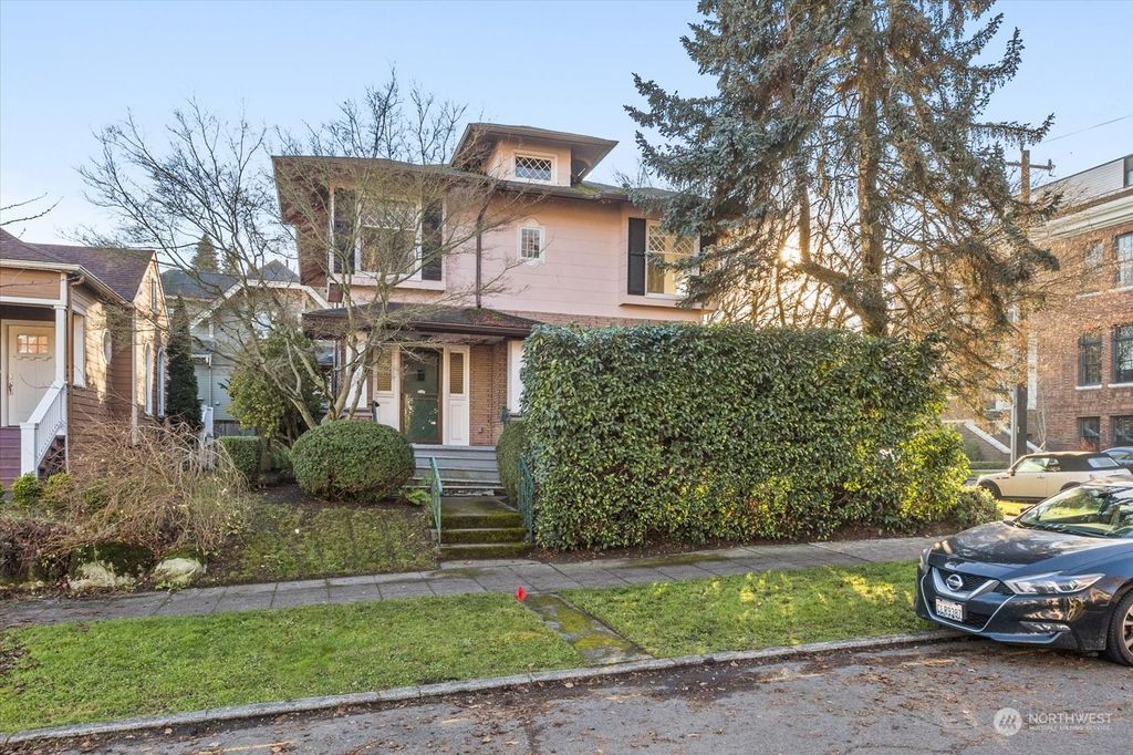 Photo of 323 W Garfield Street, Seattle, WA 98119 (MLS # 2314130)