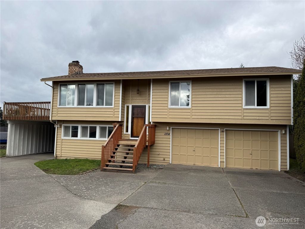 Photo of 1104 S 224th Place, Des Moines, WA 98198 (MLS # 2486199)