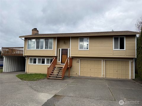 Photo of 1104 S 224th Place, Des Moines, WA 98198 (MLS # 2486199)