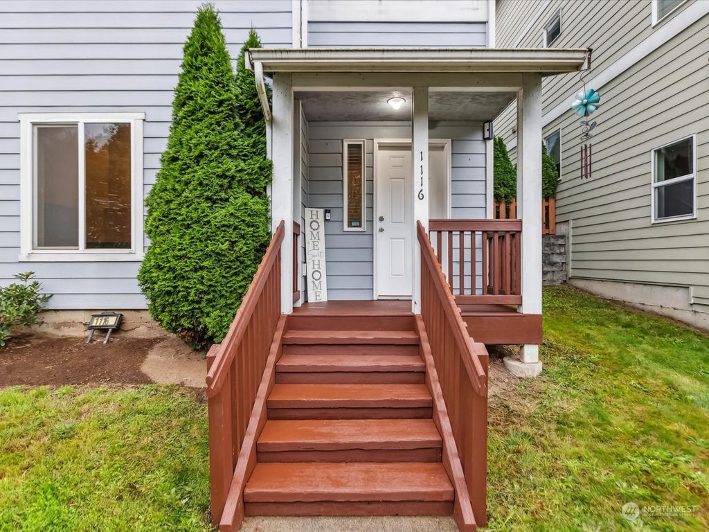 Photo of 1116 Chestnut Street, Everett, WA 98201 (MLS # 2296046)