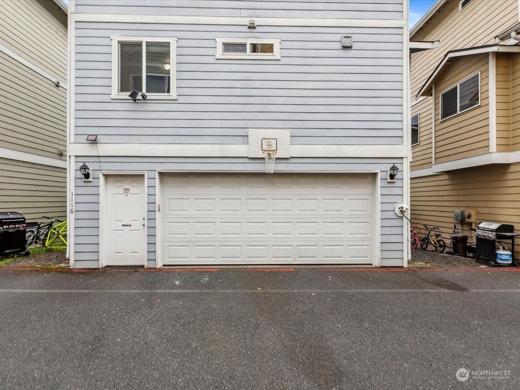Photo of 1116 Chestnut Street, Everett, WA 98201 (MLS # 2296046)