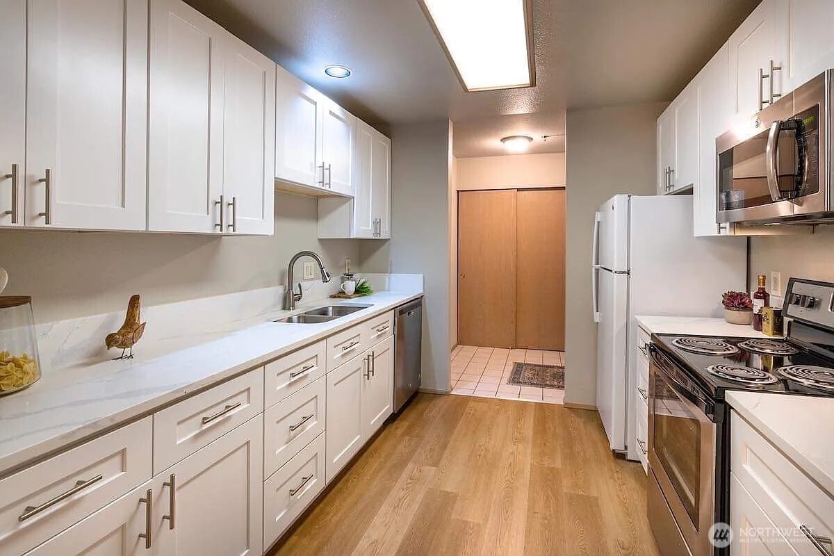 200 99th Avenue NE 16