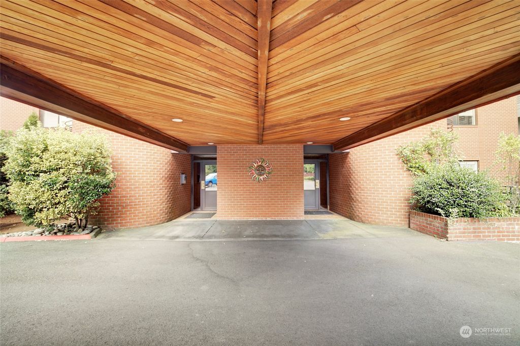 Photo of 311 2nd Street S #203, Kirkland, WA 98033 (MLS # 2047152)