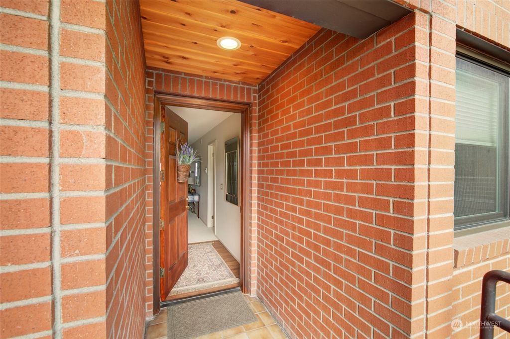 Photo of 311 2nd Street S #203, Kirkland, WA 98033 (MLS # 2047152)